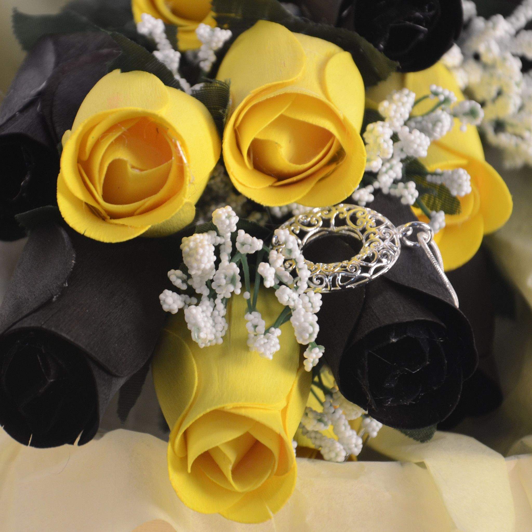 Create Your Own Dozen Bouquet | Jewelry Roses®-Create Your Own Dozen Roses-The Official Website of Jewelry Candles - Find Jewelry In Candles!